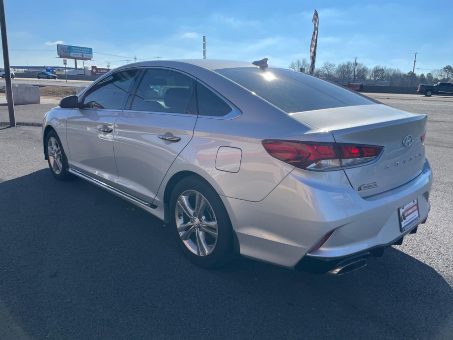 2019 Silver Hyundai Sonata (5NPE34AF4KH) with an 4-Cyl, SULEV, 2.4 Liter engine, Automatic, 6-Spd w/Overdrive and Shiftronic transmission, located at 8008 Warden Rd, Sherwood, AR, 72120, (501) 801-6100, 34.830078, -92.186684 - Photo#5